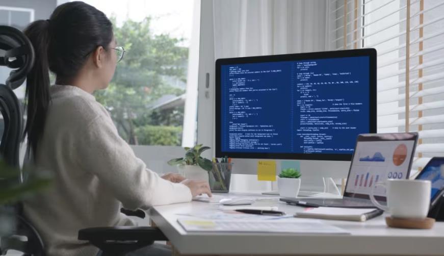 蠡县软件开发公司实战建议:网站赋能,为何必须接入支持机器人?
